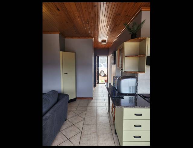 2 BEDROOM APARTMENT FOR SALE IN JEFFREYS BAY CENTRAL